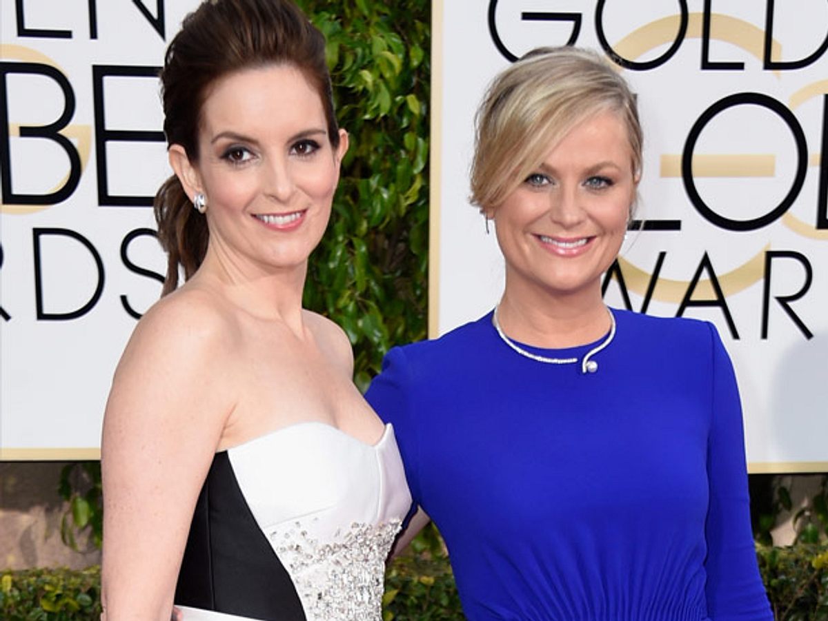 Mit ihrer legendären Moderation bei den Golden Globe-Awards 2014, brachten die US-Comedy-Ladys, Autorinnen und Schauspielerinnen Tina Fey, 45, (o.l.) und Amy Poehler, 44, selbst abgebrühte Kollegen zum Grölen. Vorfreude: In der Kinokomödie Sisters wird man sie bald gemeinsam sehen (ab 17. 3. 16) Tina Fey und Amy Poehler