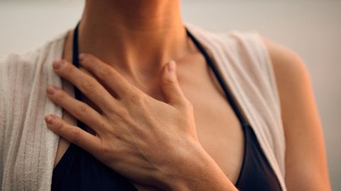 Yoni Massage: Tantra Orgasmustraining: So läuft eine Yoni Massage ab - Foto: Unsplash.com/dariusbashar
