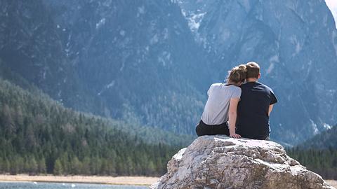 Liebe stärken: 5 mentale Tricks, mit denen ihr eure Liebe intensiviert - Foto: Unsplash.com/timonrets