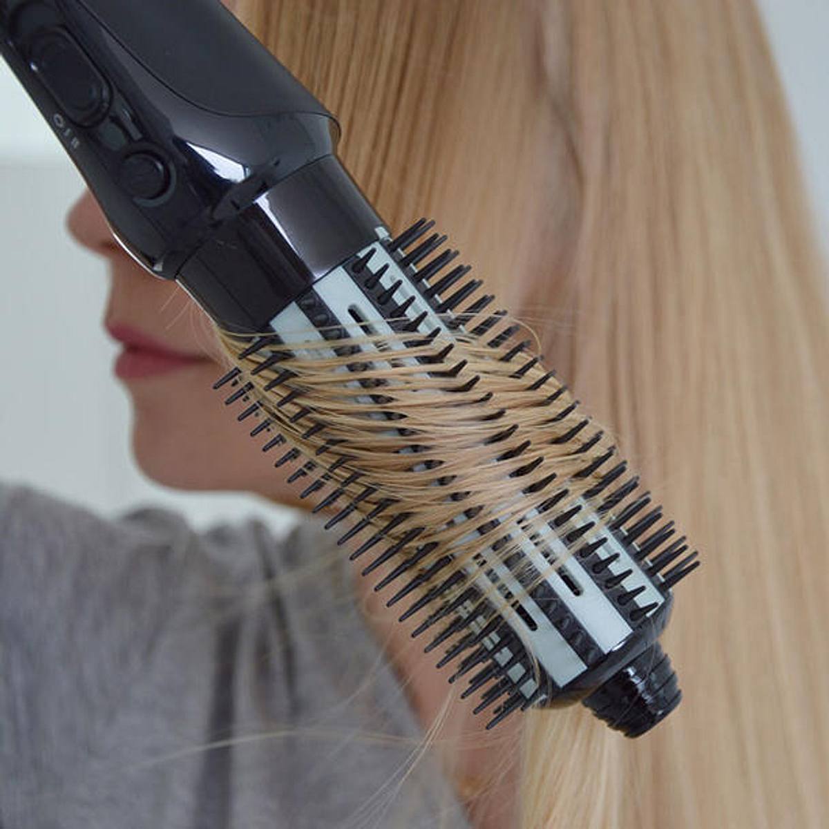 Je nach gewünschter Frisur könnt ihr verschiedene Techniken anwenden, um euren Traumlook zu stylen So wendest du eine elektrische Haarbürste an