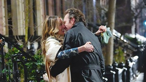 Aidan und Carrie küssen sich - Foto: Getty Images / Gotham / Kontributor