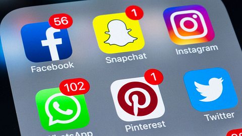 Handy mit Apps - Foto: iStock / bigtunaonline