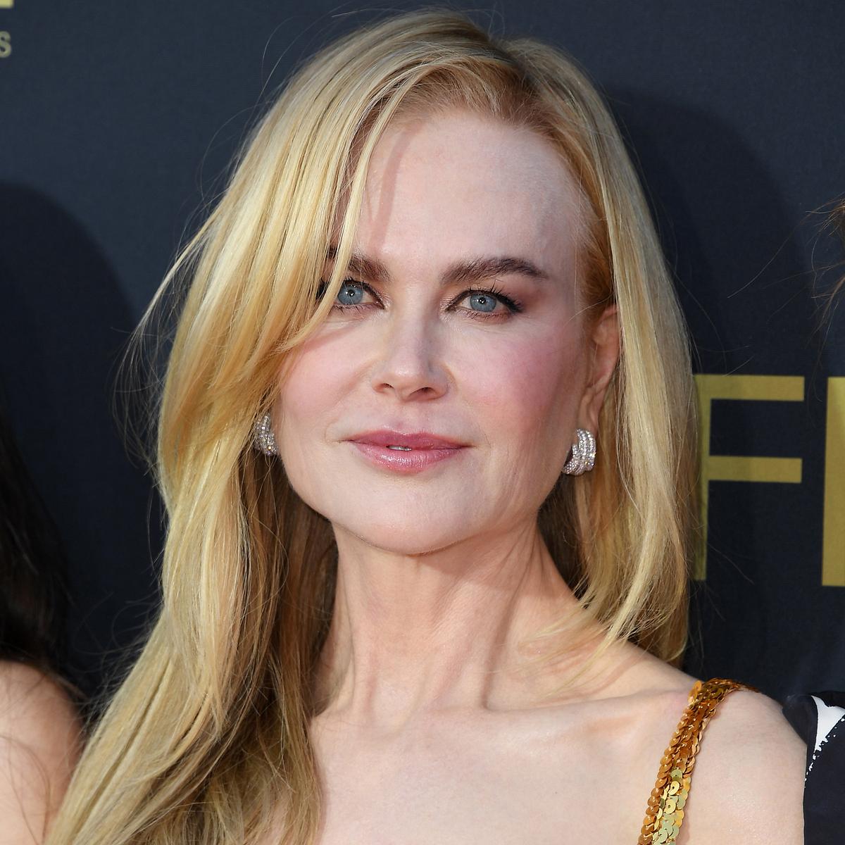 Frisuren ab 40: Nicole Kidman Frisuren ab 40: Nicole Kidman mit schulterlangen Haaren und einem seitlichen Pony