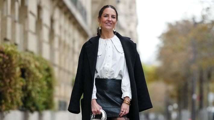 outfit mit Strumpfhose Winter - Foto: Getty Images / Edward Berthelot / Kontributor