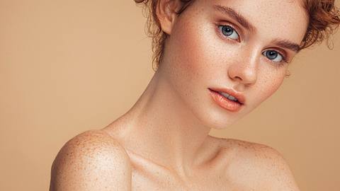 Peptide-Serum - Foto: iStock/ CoffeeAndMilk