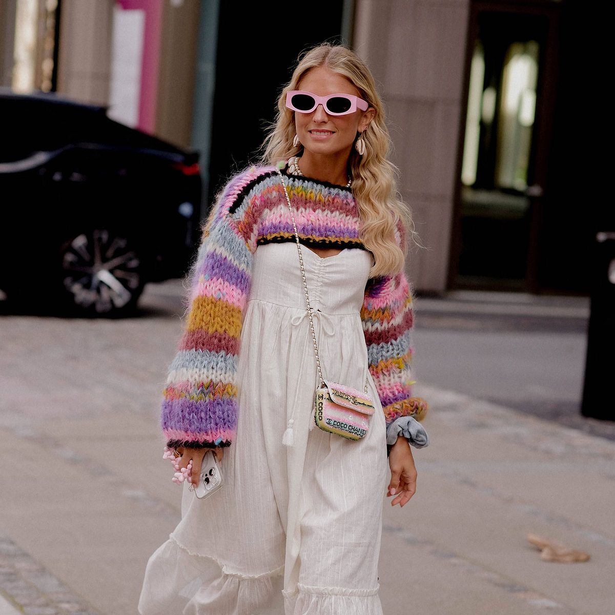 Streetstyle mit buntem Pullover
