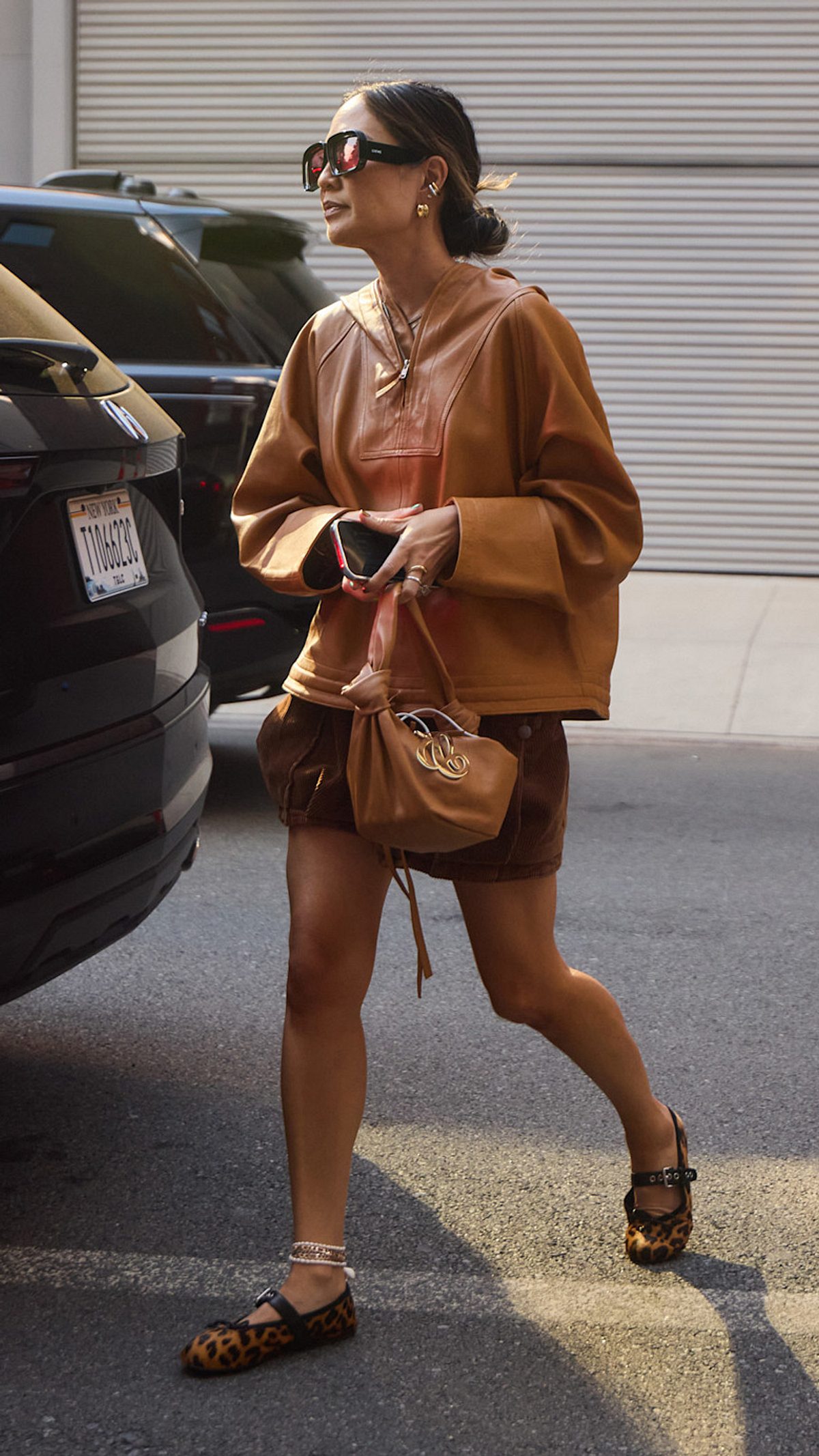 Sommermode 2025 Streetstyle mit Leo-Ballerinas