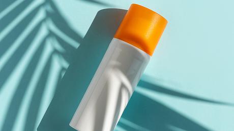 Sonnencreme ohne Octocrylene Test - Foto: iStock/Dariia Chernenko