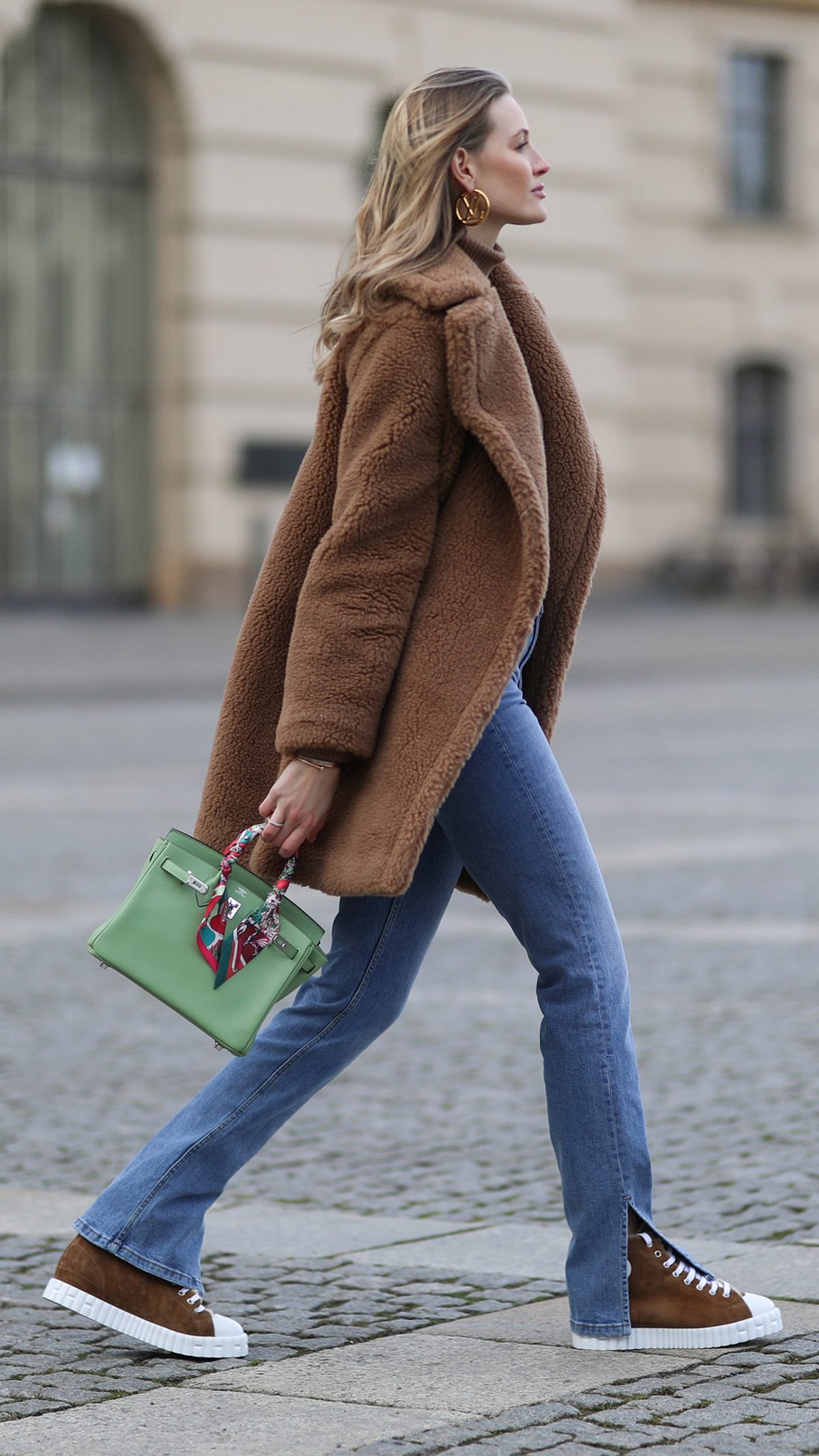 Streetstyle mit Slit Jeans Streetstyle mit Slit Jeans
